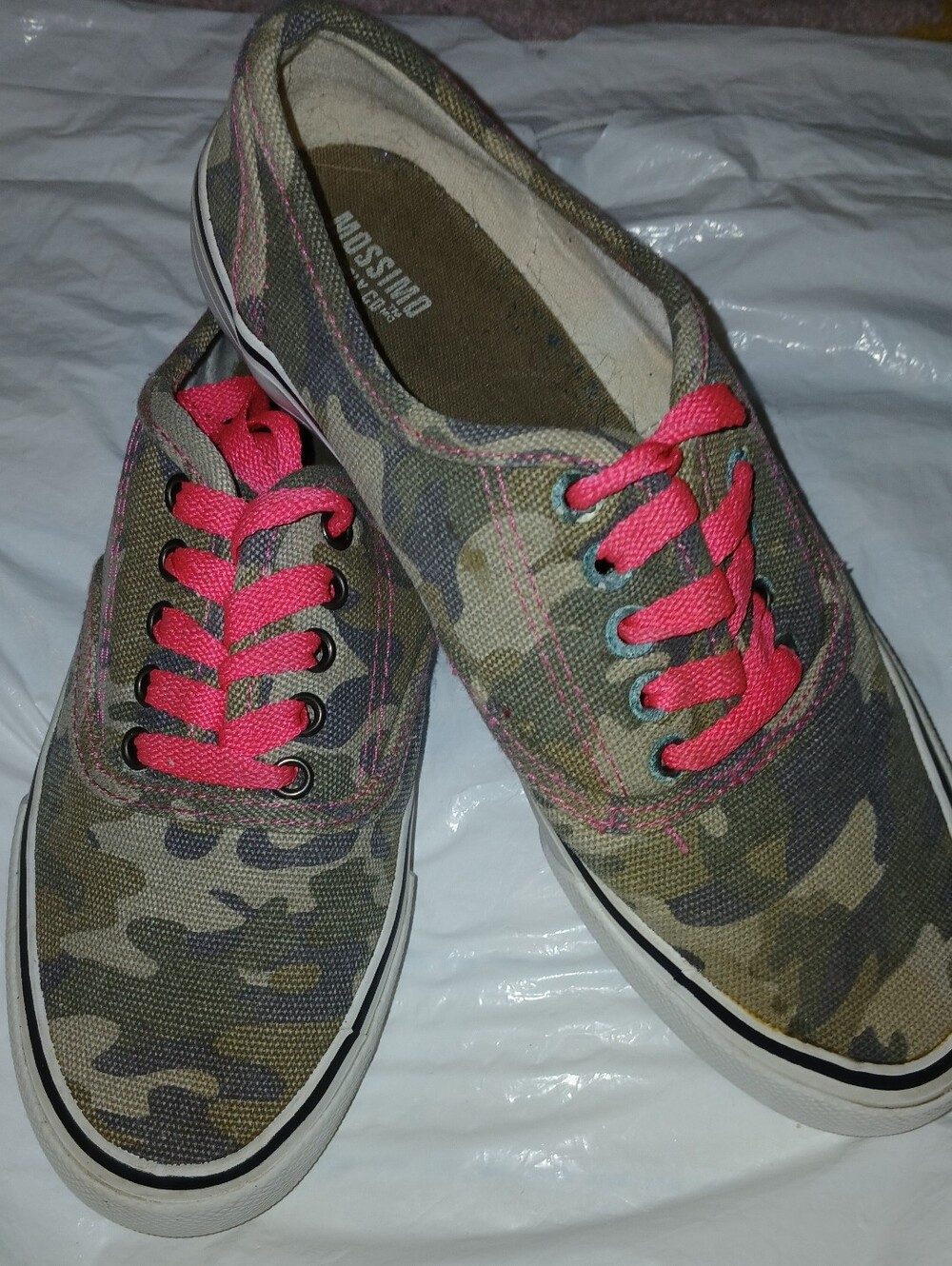 Pre-loved Mossimo Supply Co. Camo Canvas Sneakers with Pink Laces.